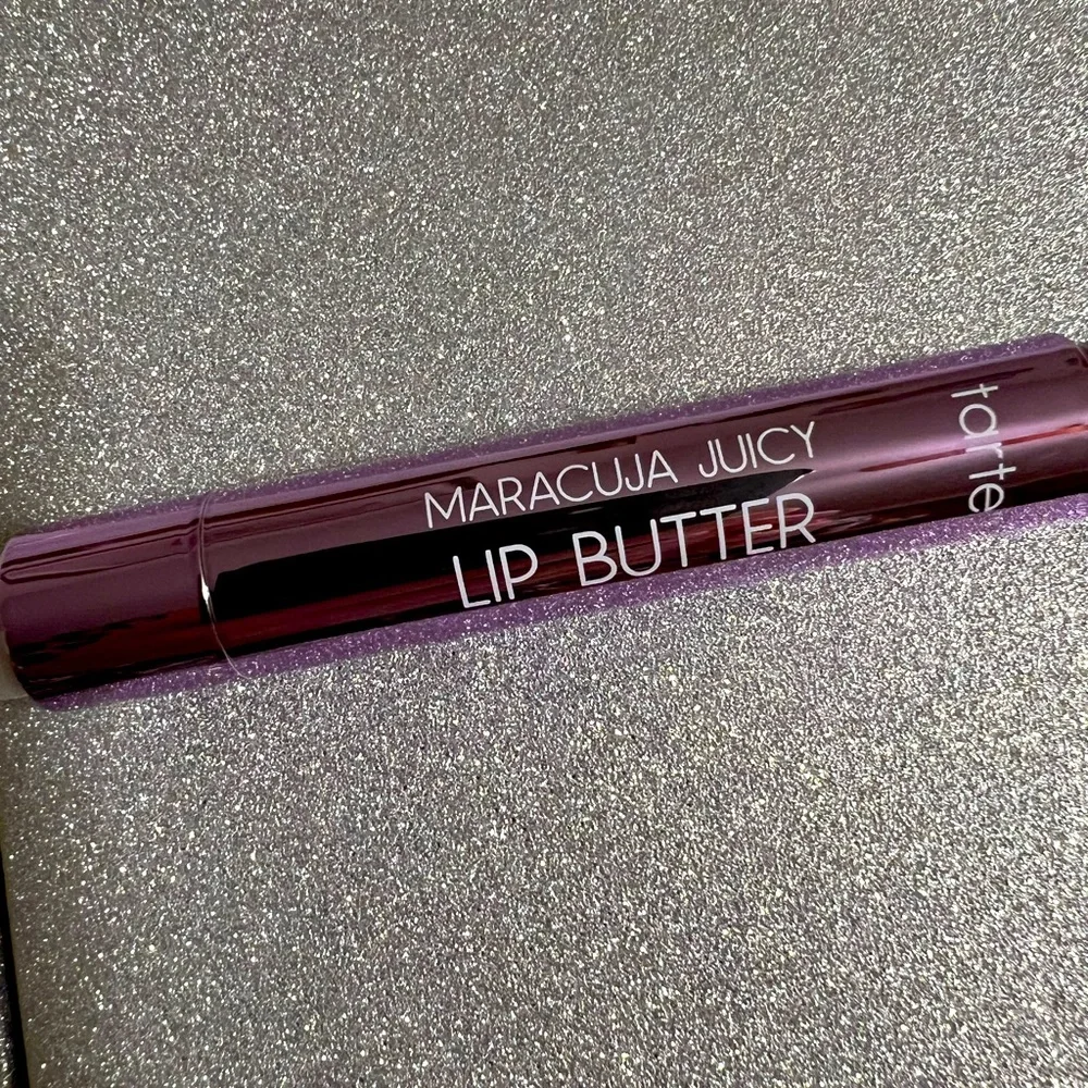 Tarte Maracuja Juicy Burgundy Lip Balm Gloss. Color Burgundy.